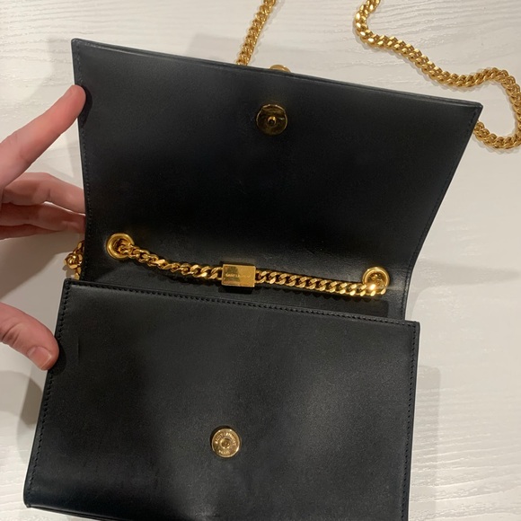 Saint Laurent Shoulder Bag with Gold Chain Strap and Gold YSL - Picture 4 of 6